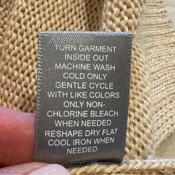 Marled Patriotic Flag Heart Beach Sweater - Picture 2 of 7